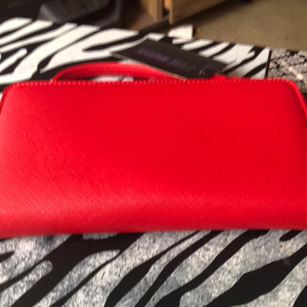 Red Women's Clutch(Steve Madden)